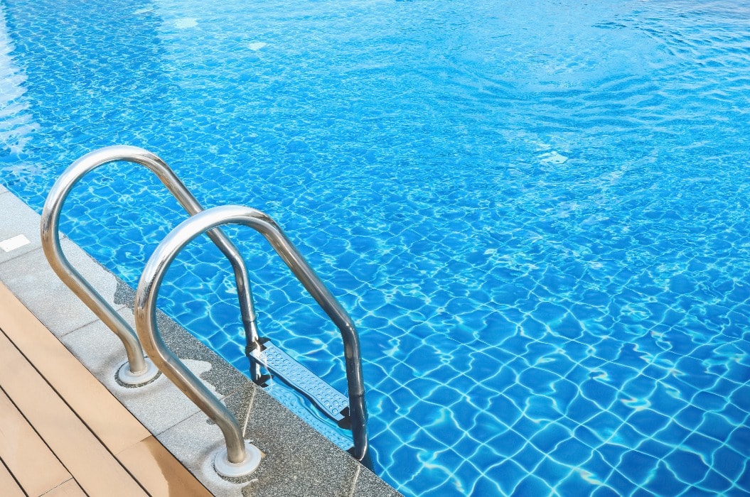 Sonnenschein am Schwimmbad